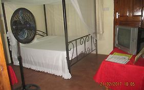 Fanaka Safaris Campsite & Lodges